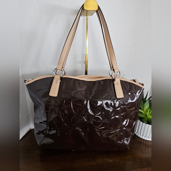 Coach Peyton Signature Embossed Patent Leather Pocket Tote F25188 - Picture 2 of 12